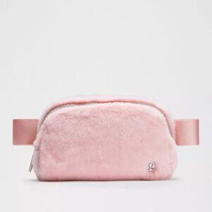 NWT Lululemon Everywhere Belt 1L *Plush Fleece - Strawberry Milkshake